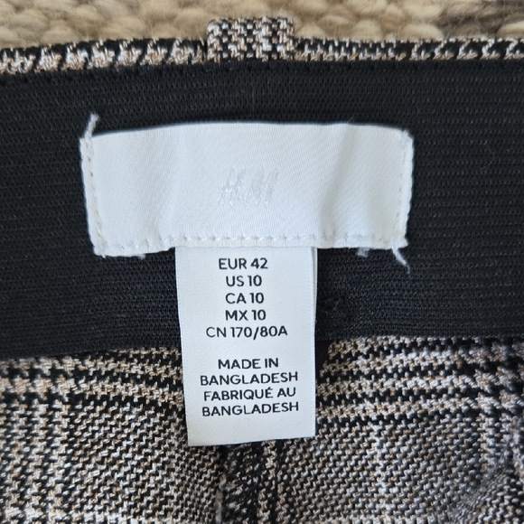 H&M Black and White Plaid Ankle Pants - Picture 2 of 4